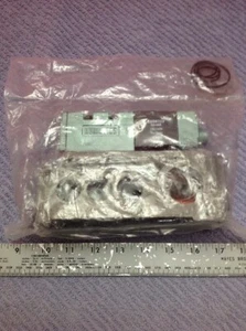 Numatics Solenoid Valve 228-690B With Valve Manifold New In Package - Picture 1 of 7