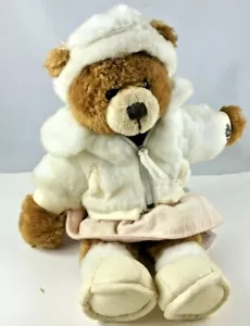 Mini Plüsch Braunbär tragen weiß Fellmantel & Kappe rosa Rock - Bild 1 von 5