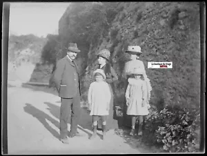 Famille, campagne, Plaque verre photo ancienne, négatif noir & blanc 9x12 cm - Photo 1 sur 2