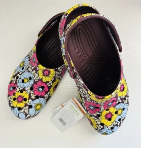 Crocs Classic Retro Floral Damen Clog Blumenmuster Größe M11/W13 208954 Neu mit Etikett - Bild 1 von 4