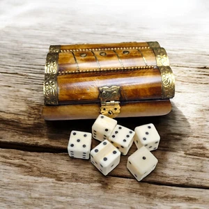 6 Rare Unique Camel Bone D6 Dices with Antique Camel Bone Box Brass inlay Work - Picture 1 of 7