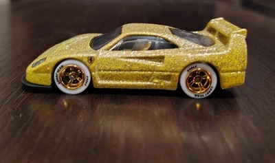 Hot Wheels Ferrari F40 Custom "Gold Dust" Chase/STHWhite Lightning 1:64 - Image 1 of 4