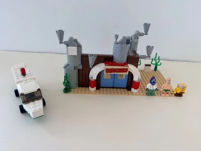 Lego 3832 SpongeBob Squarepants - The Emergency Room - 100% complete - Image 1 of 4