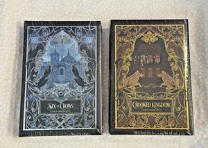 Six of Crows + Crooked Kingdom Duology Owlcrate Special Edition - Sealed / New - Foto 1 di 5