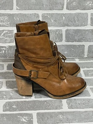 Botas Pierre Dumas para mujer 8,5 marrón imitación cuero características cordones cremallera hebilla correa Foto 1 de 4