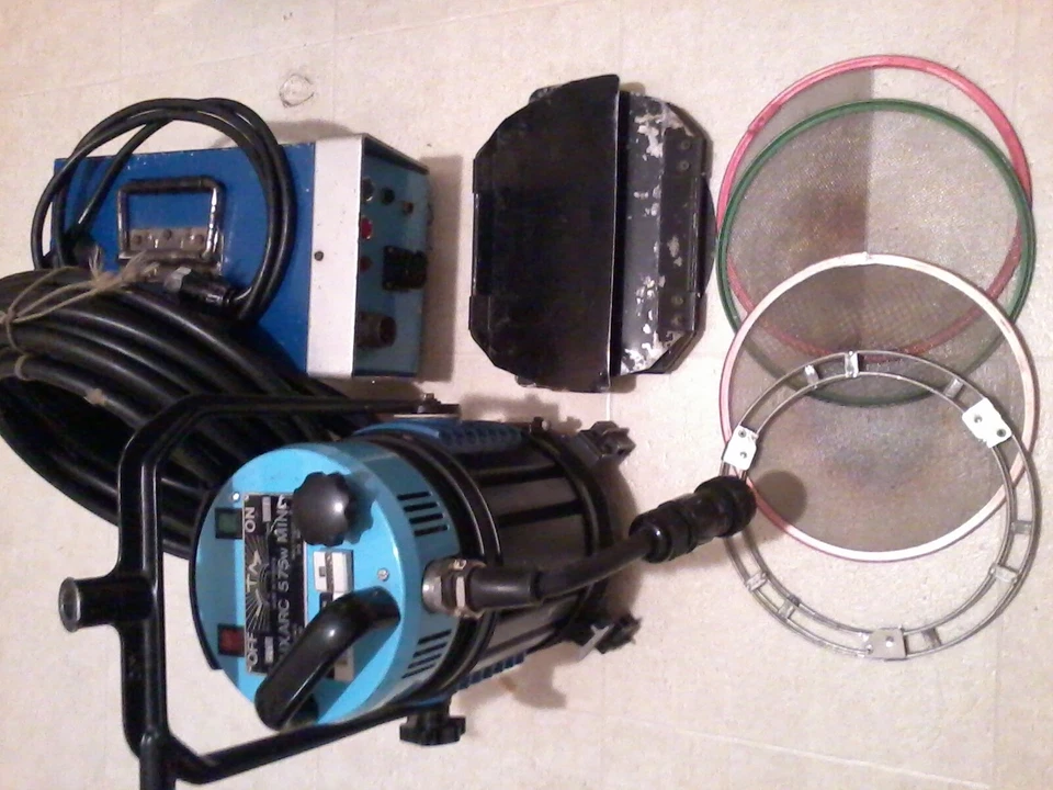 575 LTM HMI fresnel light as arri arrisun - Image 1 of 4