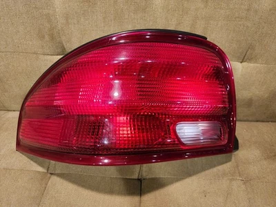 Luz trasera izquierda izquierda para conductor Plymouth Breeze 1996-2000 luz trasera OEM Foto 1 de 4