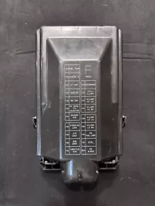 Caja de fusibles debajo del capó Nissan 370Z 09-19 con cubierta, M/T 284B8-1BN0A, B022, OEM, 2009 - Imagen 1 de 3