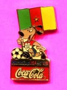 WM 1994 ANSTECKNADEL KAMERUN FLAGGE PIN COCA COLA STRIKER MASKOTTCHEN PIN - Bild 1 von 1