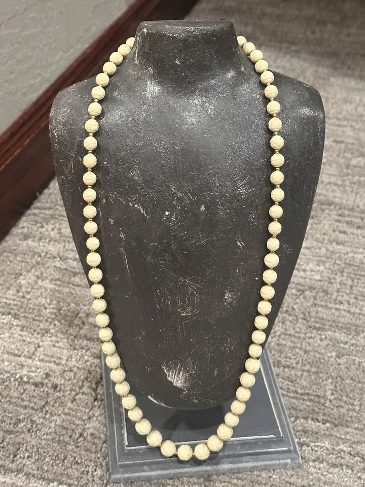 COLLAR ESPACIADORES TRIFARI MCM CELULOIDE LUCITA TALLADO CREMA FLORAL CUENTAS ORO UE Foto 1 de 4