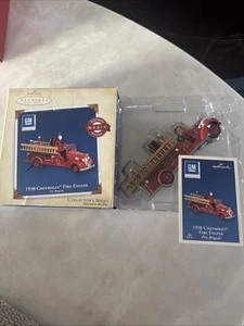 HALLMARK RICORDO ORNAMENTO 1938 CHEVROLET VIGILI DEL FUOCO VIGILI DEL FUOCO 2005 - Foto 1 di 1