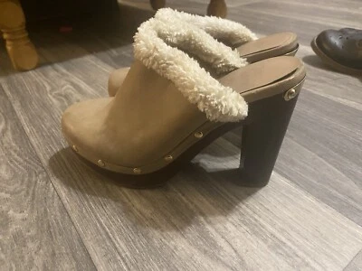 Женские замшевые туфли на каблуке Juicy Couture 7,5  - Изображение 1 из 3