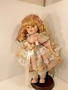 CAMELOT COLLECTION PORCELAIN DOLL "MEGAN" 16 IN VICTORIAN VINTAGE DT10 - Picture 1 of 6