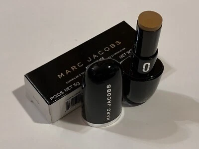 Corretivo Marc Jacobs Accomplice e bastão de retoque em 5g. /0,17 oz. TAN 46 - Imagem 1 de 2