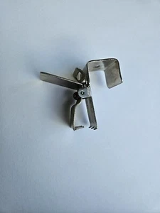 CLIPS PARA ALFOMBRAS DE ALTA RESISTENCIA (25 piezas) CLIP COLGANTE/SOPORTES PARA ALFOMBRAS/COLGADORES PARA ALFOMBRAS INTERROGANTES - Imagen 1 de 4