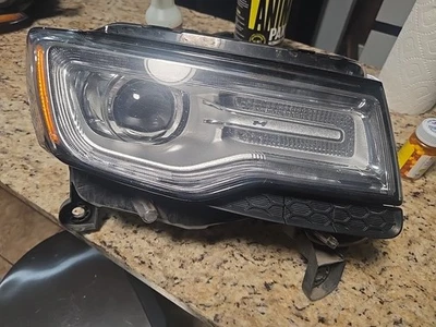 2014 2015 年 2016 吉普大切诺基 Passanger 侧氙气高强度高强度车头灯原始设备制造商 — 第 1/3 张图片