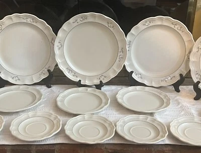 Vintage Pfaltzgraff Heirloom  Dinnerware Retired Pattern 15 PCs  (A5) - Image 1 of 4