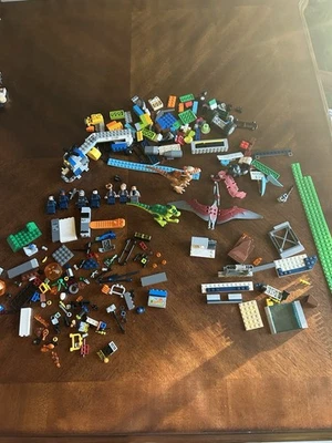 Lote lego jurassic world - Mini figuras, dinosaurios y extras Foto 1 de 4