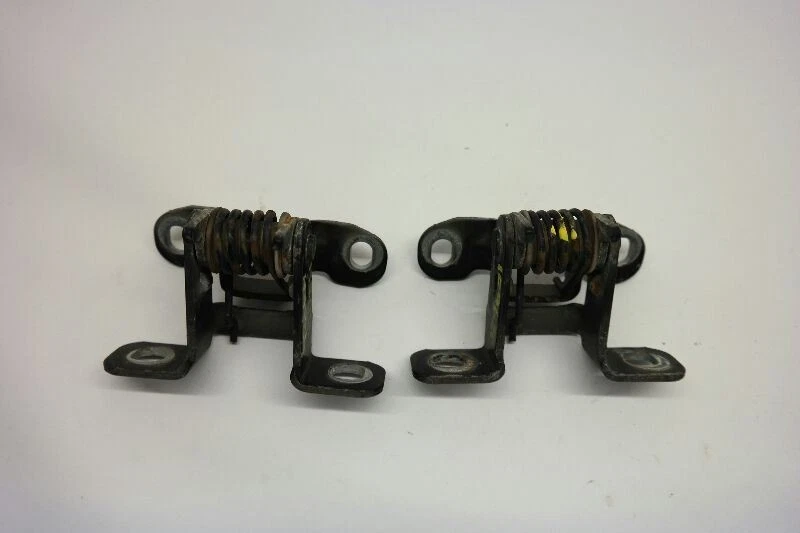 2006-08 LAND ROVER LR3 LOWER RIGHT LEFT HATCH HINGES  - Image 1 of 4