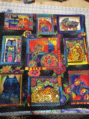 PANEL LAUREL BURCH "FELINO ELEGANTE" 22" X 23" Foto 1 de 4