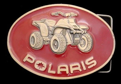 QK26149 *NOS* VINTAGE AÑOS 80 **POLARIS** ATV 4 RUEDAS LATÓN Y HEBILLA ROJA Foto 1 de 2