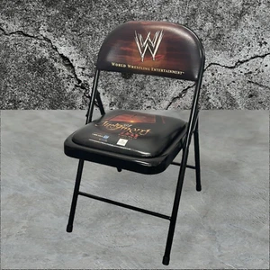 Rara sedia da wrestling WWE Judgement Day 2002 VIP Ringside sedia pieghevole in ottime condizioni - Foto 1 di 13