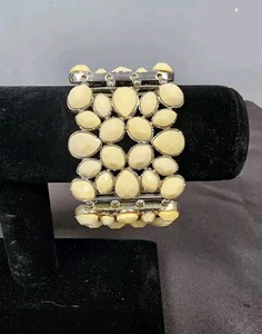 Bracciale Elastico in Metallo Largo con Perline Colore Crema - Foto 1 di 9
