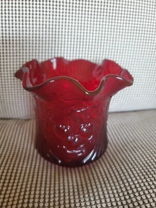 Vaso vintage elegante Northwood Wreat Ciliegio Rosso Mirtillo Vetro Arricciato - Foto 1 di 8
