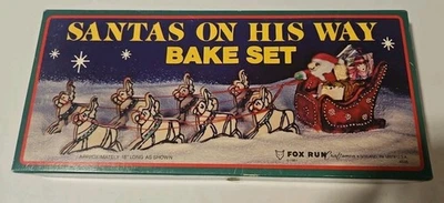 De colección 1981 "Santas On His Way Bake Set" Kit - Cortadores de Galletas, Receta Navidad Foto 1 de 4