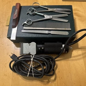 Oster Kleintier elektrische Haarschneidemaschine Modell A2 schwarz mit Pflegewerkzeugen getestet - Bild 1 von 4