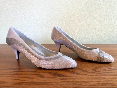 Vintage J.Renee' "Chalet" Sz 7.5 N Beaded Pumps Heels Wt Silver Dust Bags & Box - Image 1 of 4