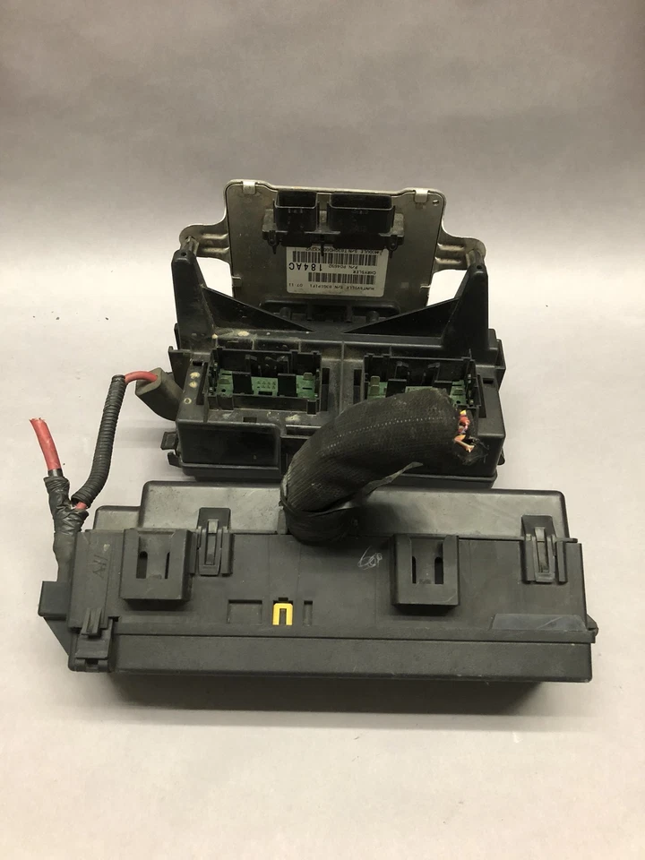 Dodge Durango 2007 2008 2009 caja de fusibles 4,7 L 04692192aa OEM Foto 1 de 4