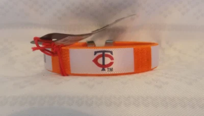 Nombre y logotipo del equipo Minnesota Twins nombre y logotipo de nailon fan brazalete nombre y logotipo se adapta a la mayoría Foto 1 de 4