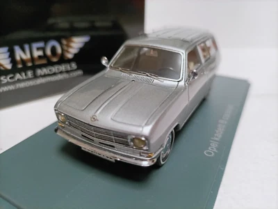 Neo 1/43 Opel Kadett B Caravan 1971 plateado Foto 1 de 4