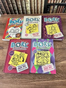 Menge 5 DORK DIARIES BÜCHER von Rachel Renee Russell - 3 Hardcover und 2 PB (0200) - Bild 1 von 3