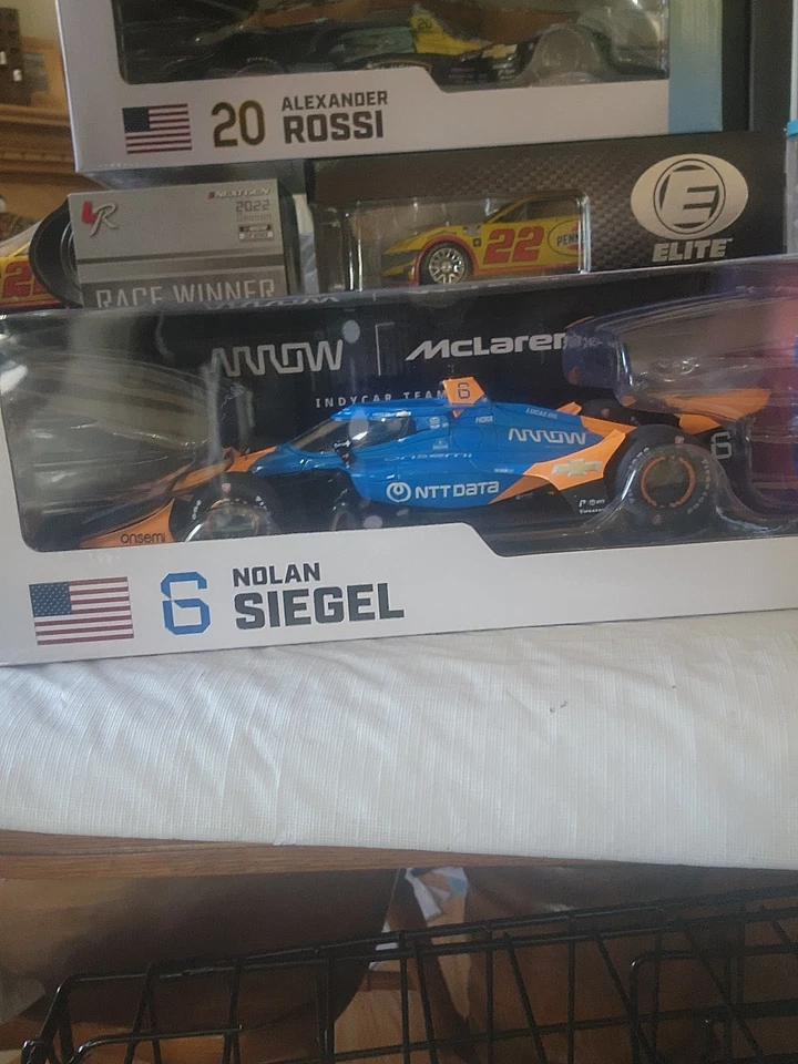 DALLARA INDYCAR #6 SELLO "NTT DATA" SERIE NTT MODELO 2025 1/18 DE IXO IND18009 Foto 1 de 1