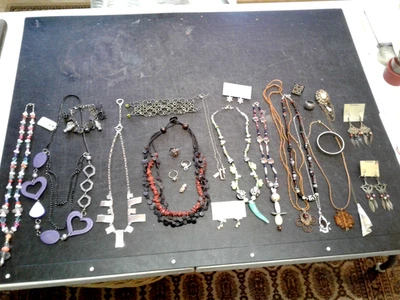 Konvolut Modeschmuck,Ketten,Ohrringe,Armbänder,Broschen,Ringe,Material divers - Bild 1 von 4