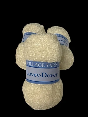 Lote de 3 madejas hilo marfil pueblo Lovey Dovey peluche bebé hilo cachorro 109 yardas ea Foto 1 de 4