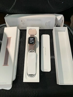 Apple Watch Series 4 GPS 40mm Gold Aluminum Case Pink Sand Sport Loop  MU692LL/A - Image 1 of 4