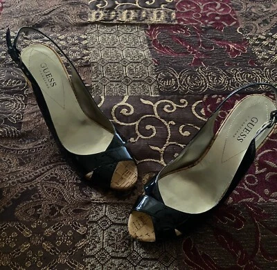 GUESS BY MARCIANO MORRISSA TALLA 8M CABESTRILLO NEGRO BRILLANTE CHAROL Foto 1 de 4