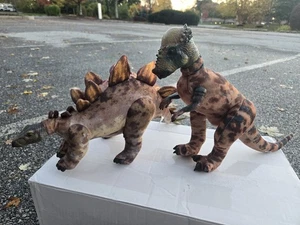 2er Set Jurassic Park Lost World Dinosaurier Plüsch Vinyl Kopf 1997 Stofftier - Bild 1 von 21