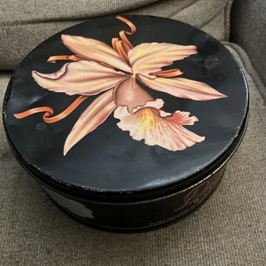 Vintage 8¼" Cookie Tin Fruit Cake Iris Flower De Luxe Ferruccio Giovannini - Picture 1 of 10