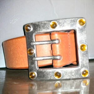 NWOT GUESS Brown Leather Belt - Jeweled Square Brass Buckle Size 36/M- 38" Long - Picture 1 of 7