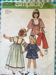 Vintage Simplicity Mädchen Gr. 5 Top oder Kleid/Kaftan in zwei Längen (1973) ungeschnitten - Bild 1 von 4
