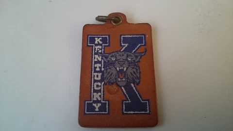 Vintage Striking  KENTUCKY WILDCATS Leather KEY FOB / KEY RING Cover