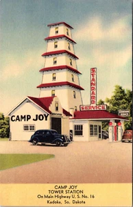 KADOKA, SOUTH DAKOTA - CAMP JOY TOWER - GAS STATION - VINTAGE LINEN POSTCARD - Picture 1 of 2