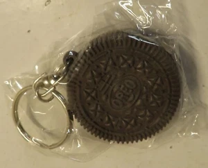 Vintage Most Popular Chocolate Cookie Cream Filling Biscuit Keychain Key Chain - Picture 1 of 10