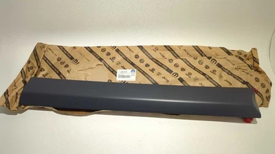 Nueva moldura de puerta trasera izquierda genuina OEM 2005-2010 Dakota Raider 5KB25TZZAC extendida Foto 1 de 4