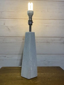 Base de lámpara de mesa de piedra/mármol moderna alta elegante - forma de obelisco - 40 cm de alto - Imagen 1 de 10