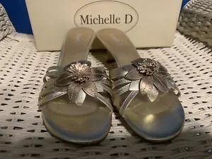 Michelle D. Kitten Heel Shoes (Retails $64) Gold Patent Leather Size 7.5 M - Picture 1 of 4